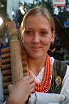 26.07.2003 ZYWIEC  XL TYDZIEN KULTURY BESKIDZKIEJ TKB AMFITEATR ESTRADA POD GROJCEM <br>XXXIV FESTIWAL FOLKLORU GORALI POLSKICH PIERWSZY DZIEN PRZESLUCHAN<br>N/Z ZESPOL REGLE - Zespó³ M³odzie¿owy im. Jana Jêdrola z Poronina<br>M³ody wiekiem i sta¿em (3 lata) podhalañski zespó³ &quotRegle" przedstawi³ program pn. &quotPrzenosiny", obrazuj¹cy przeprowadzkê m³odej pani do domu pana m³odego.<br>plyta nr 1