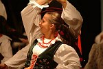 29.07.2003 ZYWIEC  XL TYDZIEN KULTURY BESKIDZKIEJ TKB AMFITEATR ESTRADA POD GROJCEM <br>XXXIV FESTIWAL FOLKLORU GORALI POLSKICH CZWARTY DZIEN PRZESLUCHAN<br>N/Z ZESPOL ZIEMIA ZYWIECKA - Reprezentacyjny Folklorystyczny Zespó³ Miasta ¯ywca<br>&quotZiemia ¯ywiecka" dzia³a od 1971 roku. Jest zdobywc¹ wielu znacz¹cych nagród, m. in. trzykrotnie Z³otego Serca ¯ywieckiego Festiwalu Folkloru Górali Polskich (1980, 1986, 1993) i dwukrotnie Z³otej Ciupagi Miêdzynarodowego Festiwalu Folkloru Ziem Górskich w Zakopanem (1981, 1995). Zespó³ zosta³ tak¿e uhonorowany Nagrod¹ im. Oskara Kolberga za wybitne zas³ugi w kultywowaniu i popularyzowaniu kultury ludowej. W maju bie¿¹cego roku otrzyma³ Grand Prix IV Ogólnopolskiego Festiwalu Zespo³ów Folklorystycznych im. Micha³a Kosiñskiego w Stalowej Woli.           <br>Podczas Festiwalu Folkloru Górali Polskich &quotZiemia ¯ywiecka" zaprezentuje widowisko pn. &quotPo jarmaku u Kabana" wywodz¹ce siê z tradycji górali i mieszczan ¿ywieckich, a zwi¹zane z ¿ywieckimi jarmarkami i zabawami w karczmie. Obok tradycyjnej kapeli góralskiej w widowisku uczestniczy tak¿e kapela mieszczañska<br><br>plyta nr 4