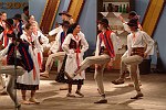 29.07.2003 ZYWIEC  XL TYDZIEN KULTURY BESKIDZKIEJ TKB AMFITEATR ESTRADA POD GROJCEM <br>XXXIV FESTIWAL FOLKLORU GORALI POLSKICH CZWARTY DZIEN PRZESLUCHAN<br>N/Z ZESPOL ZIEMIA ZYWIECKA - Reprezentacyjny Folklorystyczny Zespó³ Miasta ¯ywca<br>&quotZiemia ¯ywiecka" dzia³a od 1971 roku. Jest zdobywc¹ wielu znacz¹cych nagród, m. in. trzykrotnie Z³otego Serca ¯ywieckiego Festiwalu Folkloru Górali Polskich (1980, 1986, 1993) i dwukrotnie Z³otej Ciupagi Miêdzynarodowego Festiwalu Folkloru Ziem Górskich w Zakopanem (1981, 1995). Zespó³ zosta³ tak¿e uhonorowany Nagrod¹ im. Oskara Kolberga za wybitne zas³ugi w kultywowaniu i popularyzowaniu kultury ludowej. W maju bie¿¹cego roku otrzyma³ Grand Prix IV Ogólnopolskiego Festiwalu Zespo³ów Folklorystycznych im. Micha³a Kosiñskiego w Stalowej Woli.           <br>Podczas Festiwalu Folkloru Górali Polskich &quotZiemia ¯ywiecka" zaprezentuje widowisko pn. &quotPo jarmaku u Kabana" wywodz¹ce siê z tradycji górali i mieszczan ¿ywieckich, a zwi¹zane z ¿ywieckimi jarmarkami i zabawami w karczmie. Obok tradycyjnej kapeli góralskiej w widowisku uczestniczy tak¿e kapela mieszczañska<br><br>plyta nr 4